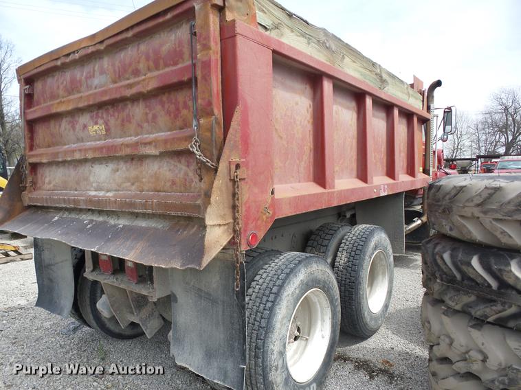 image for item AY9542 1989 Ford L8000 dump truck