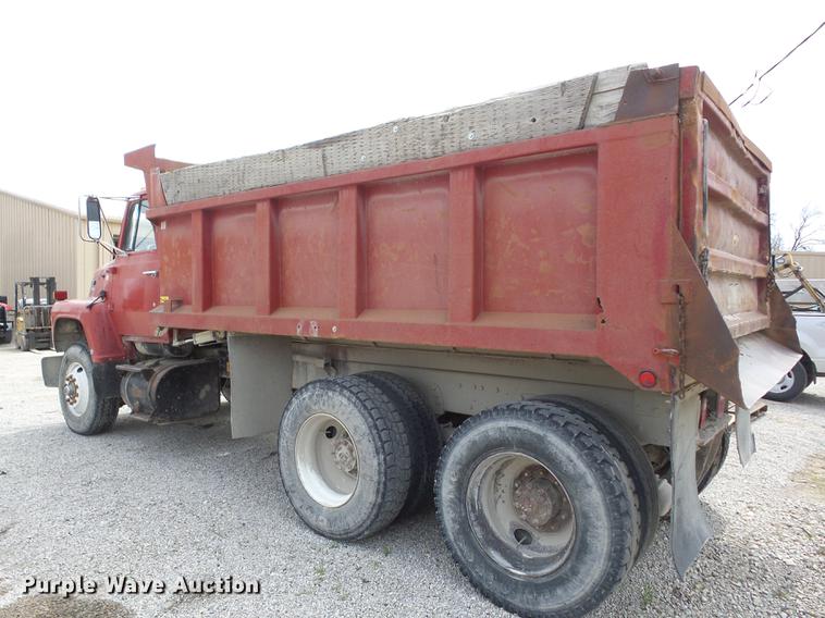 image for item AY9542 1989 Ford L8000 dump truck