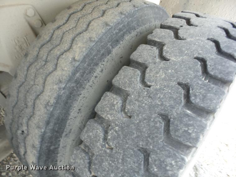 image for item AY9542 1989 Ford L8000 dump truck