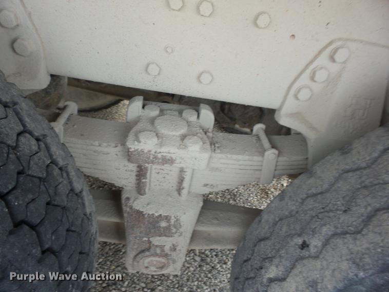 image for item AY9542 1989 Ford L8000 dump truck