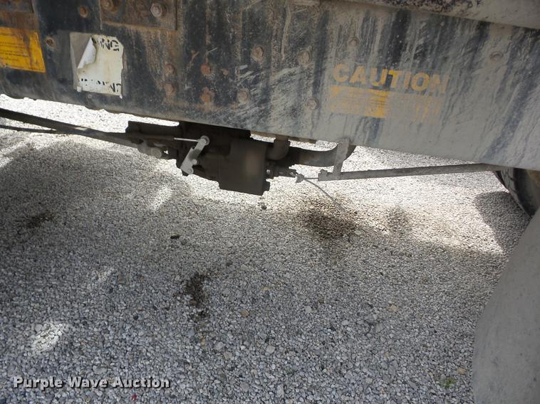 image for item AY9542 1989 Ford L8000 dump truck