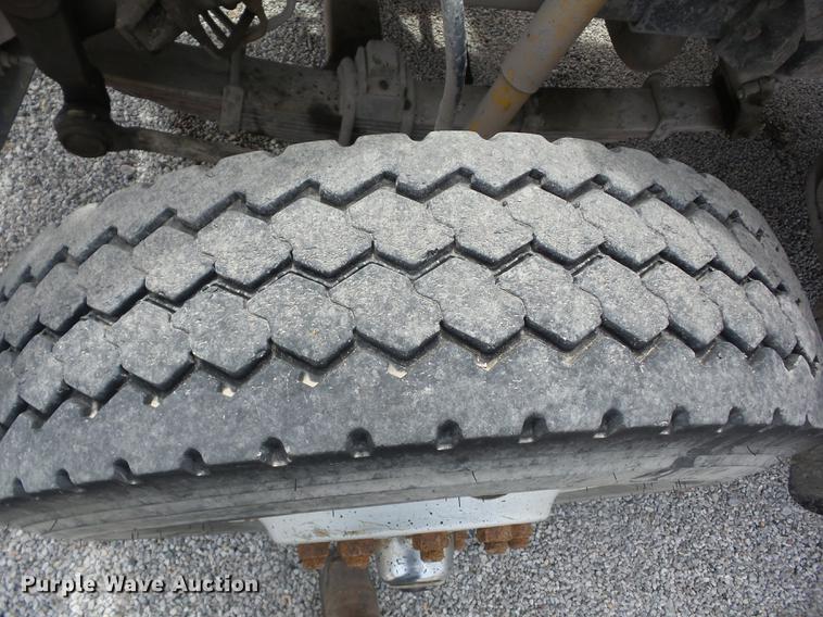 image for item AY9542 1989 Ford L8000 dump truck