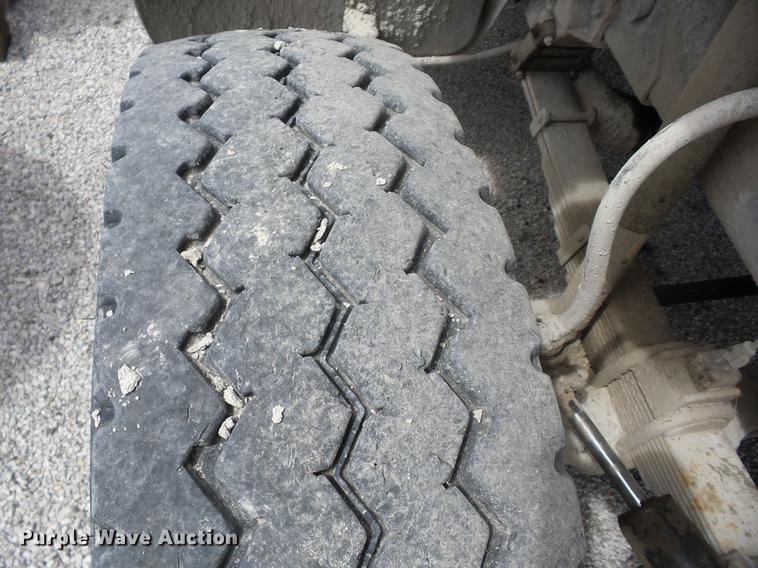 image for item AY9542 1989 Ford L8000 dump truck