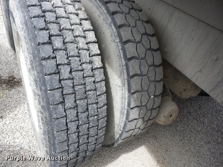 image for item AY9542 1989 Ford L8000 dump truck