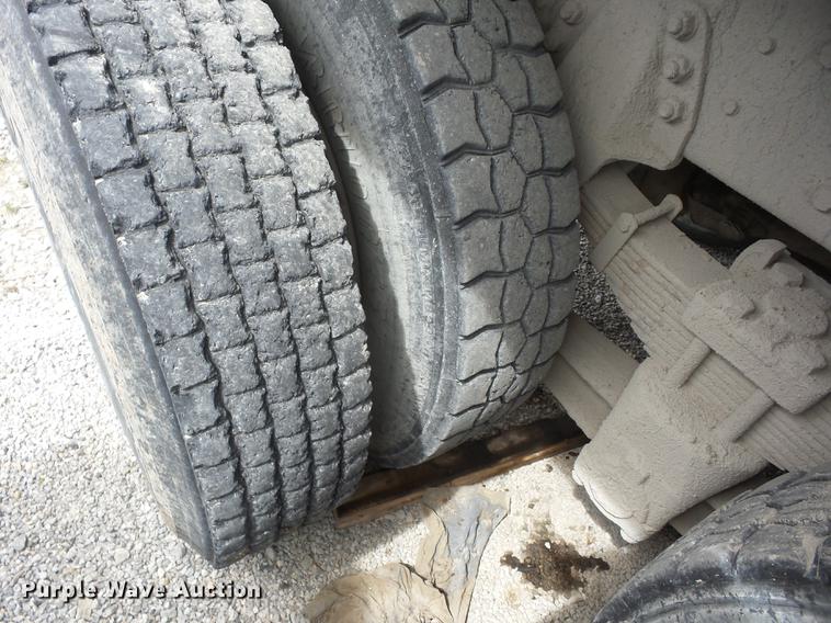 image for item AY9542 1989 Ford L8000 dump truck