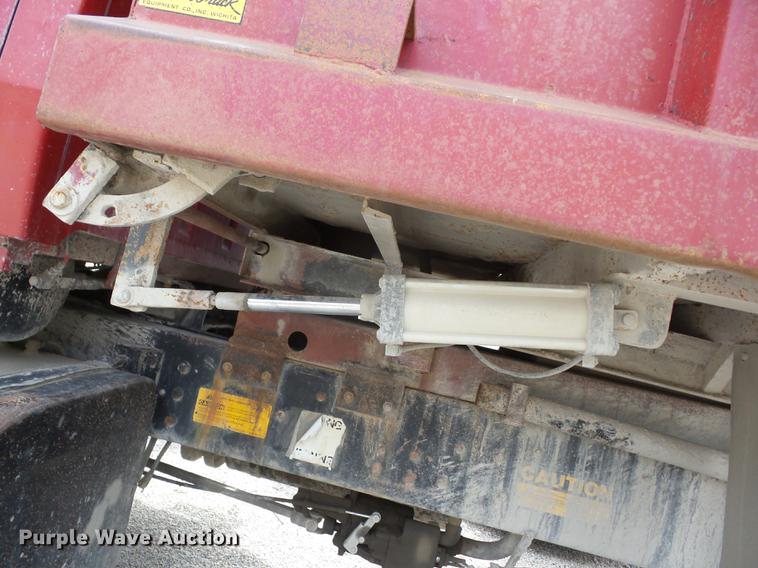 image for item AY9542 1989 Ford L8000 dump truck