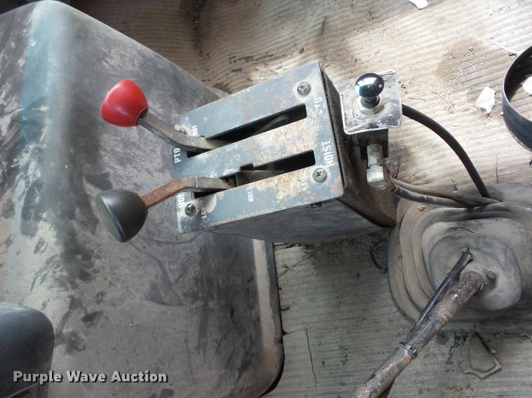 image for item AY9542 1989 Ford L8000 dump truck