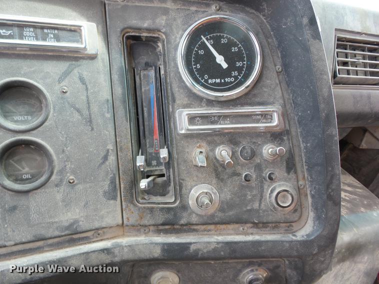 image for item AY9542 1989 Ford L8000 dump truck