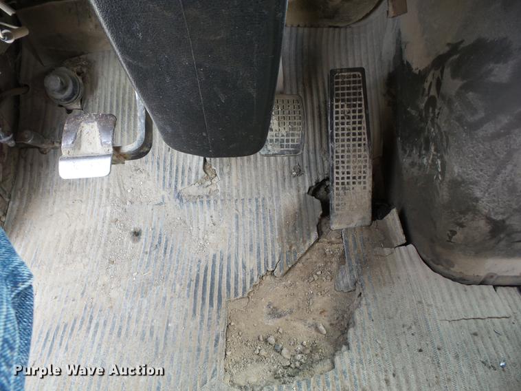 image for item AY9542 1989 Ford L8000 dump truck