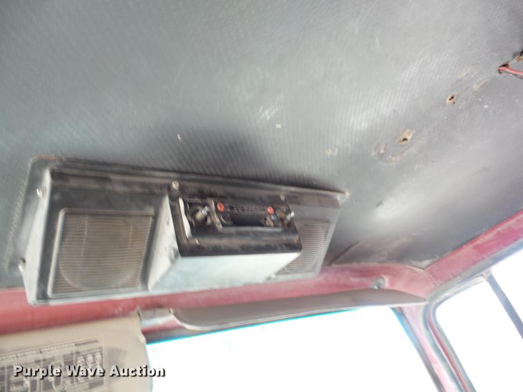 image for item AY9542 1989 Ford L8000 dump truck