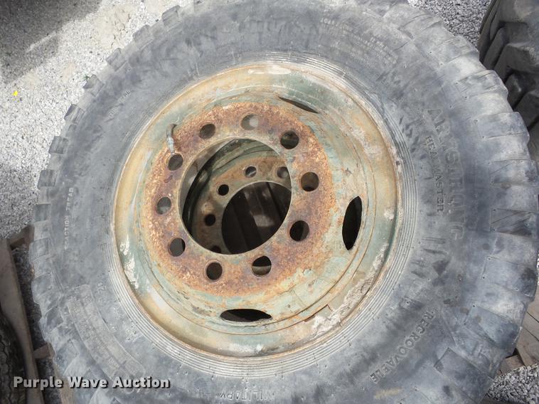 image for item AY9543 (20) tires