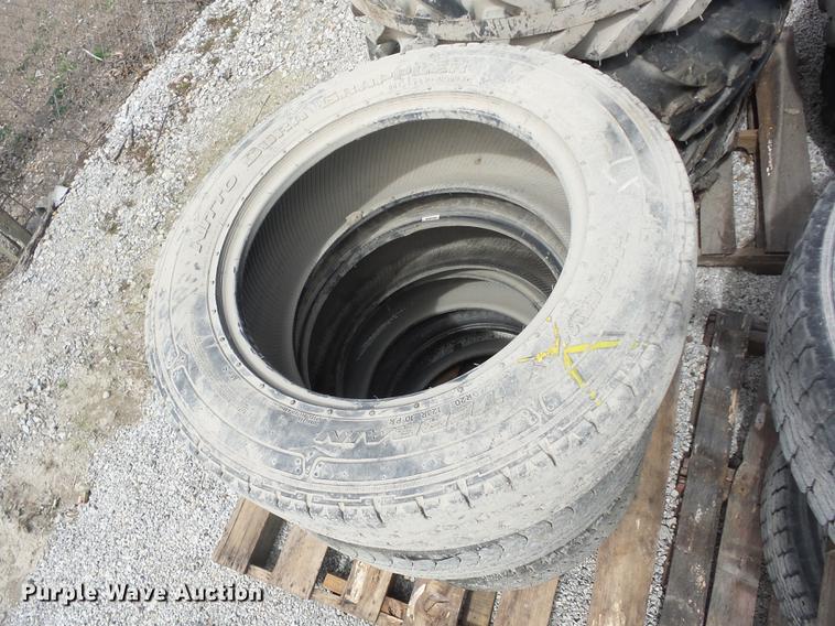 image for item AY9543 (20) tires