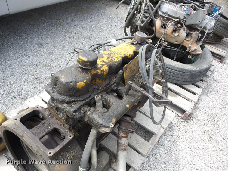 image for item AY9549 Ford six cylinder gas engine