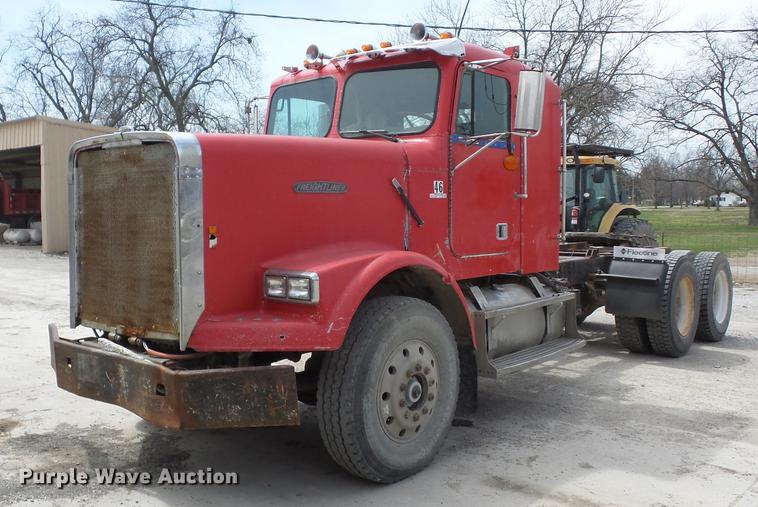 image for item AY9551 1987 Freightliner FLC semi truck