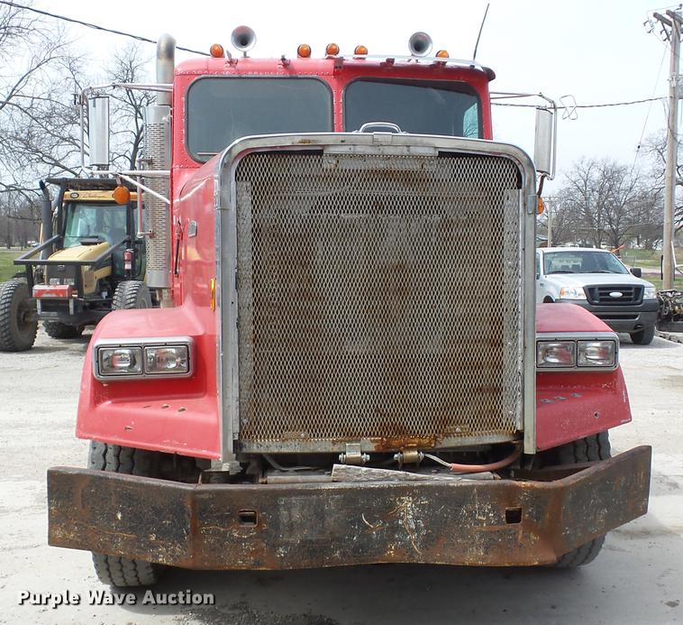 image for item AY9551 1987 Freightliner FLC semi truck