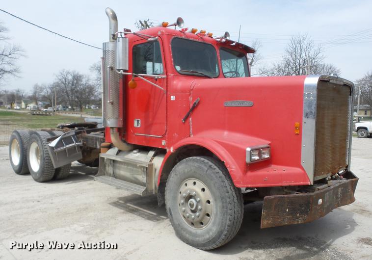 image for item AY9551 1987 Freightliner FLC semi truck