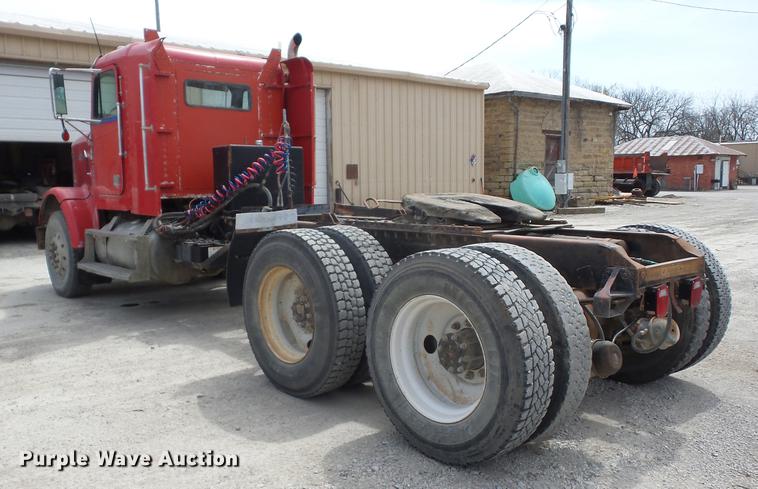 image for item AY9551 1987 Freightliner FLC semi truck