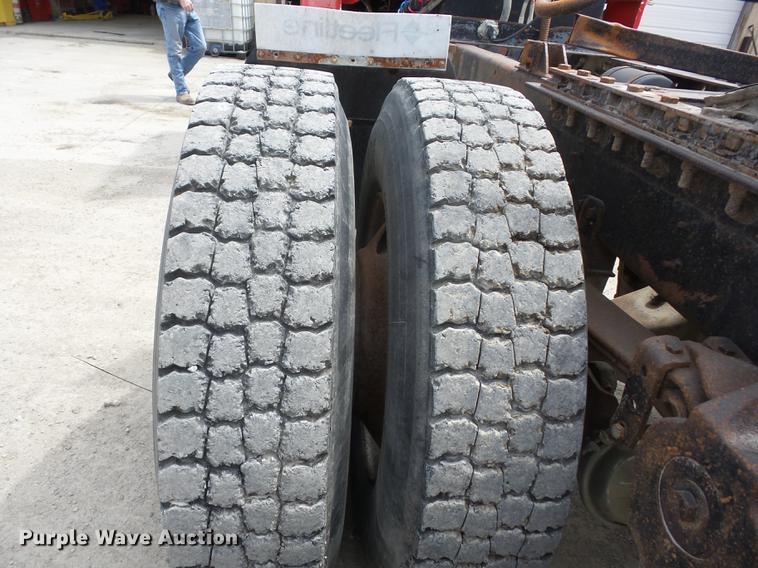 image for item AY9551 1987 Freightliner FLC semi truck