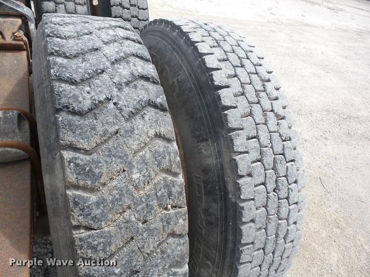 image for item AY9551 1987 Freightliner FLC semi truck