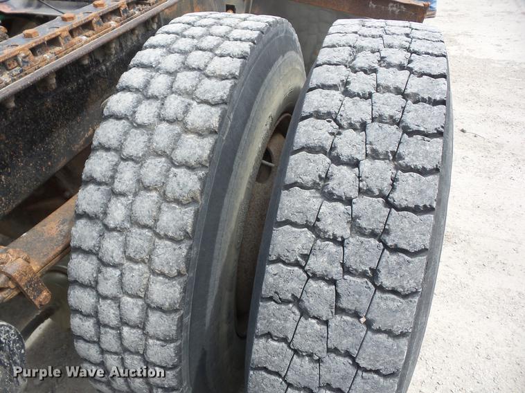 image for item AY9551 1987 Freightliner FLC semi truck