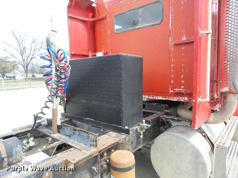 image for item AY9551 1987 Freightliner FLC semi truck