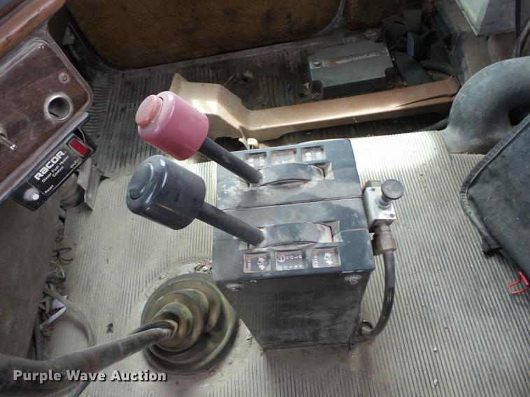 image for item AY9551 1987 Freightliner FLC semi truck