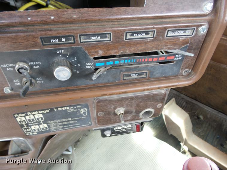 image for item AY9551 1987 Freightliner FLC semi truck