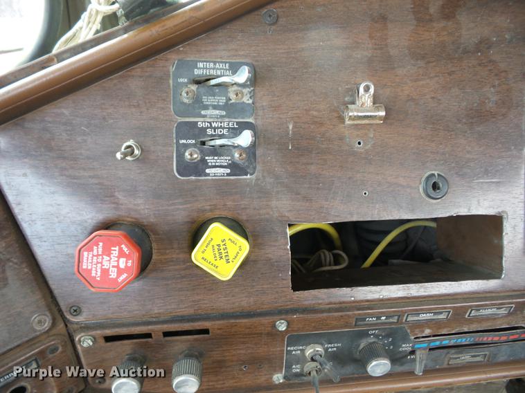 image for item AY9551 1987 Freightliner FLC semi truck