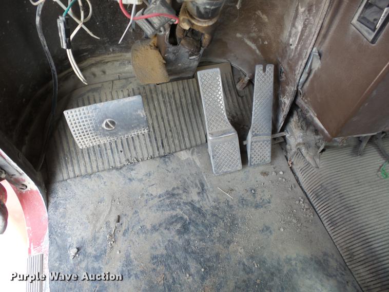 image for item AY9551 1987 Freightliner FLC semi truck