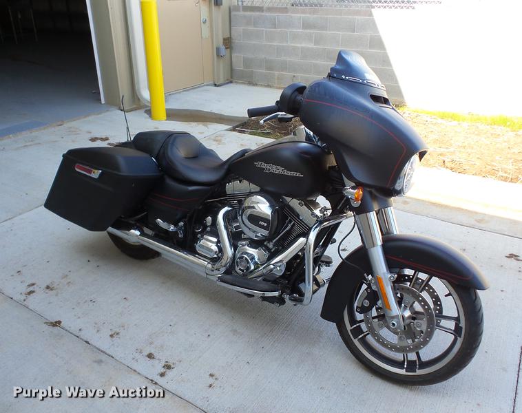 image for item AY9552 2016 Harley Davidson FLHXS Street Glide Special motorcycle