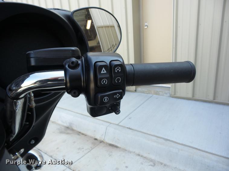 image for item AY9552 2016 Harley Davidson FLHXS Street Glide Special motorcycle