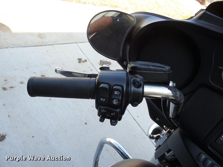 image for item AY9552 2016 Harley Davidson FLHXS Street Glide Special motorcycle