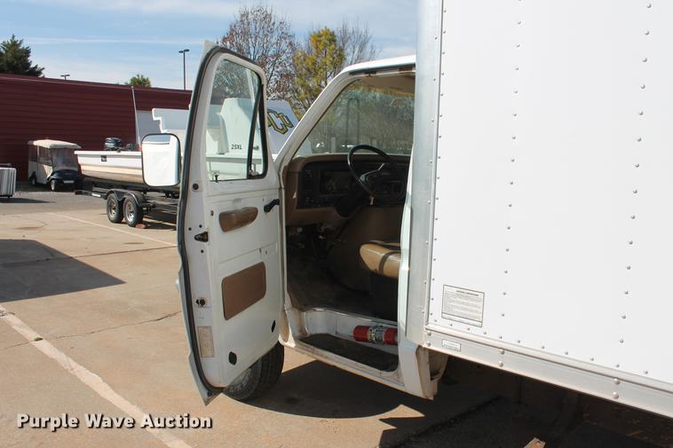 image for item DB5175 1990 Ford Econoline E350 box truck
