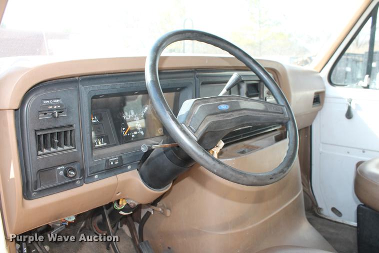 image for item DB5175 1990 Ford Econoline E350 box truck
