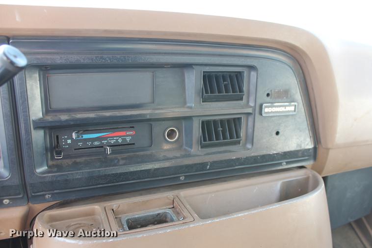 image for item DB5175 1990 Ford Econoline E350 box truck