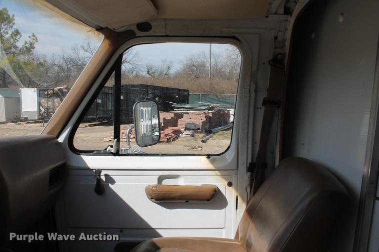 image for item DB5175 1990 Ford Econoline E350 box truck