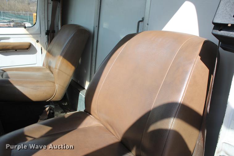 image for item DB5175 1990 Ford Econoline E350 box truck