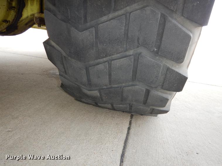 image for item DC0393 1980 Oshkosh ARFF fire truck