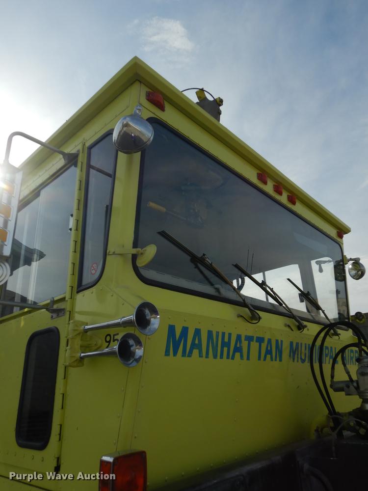 image for item DC0393 1980 Oshkosh ARFF fire truck