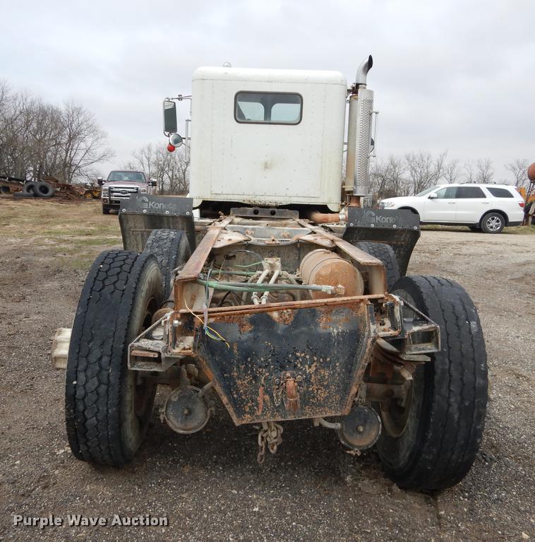 image for item DC0432 1987 Freightliner FLC Classic semi truck