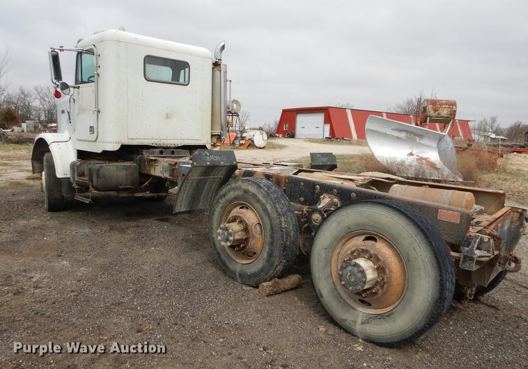 image for item DC0432 1987 Freightliner FLC Classic semi truck