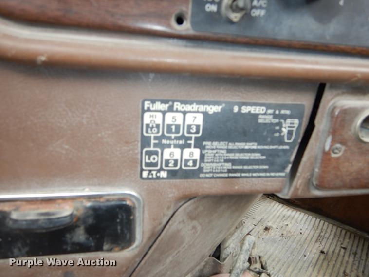 image for item DC0432 1987 Freightliner FLC Classic semi truck