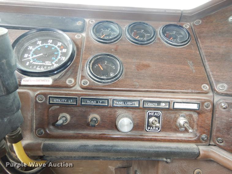 image for item DC0432 1987 Freightliner FLC Classic semi truck