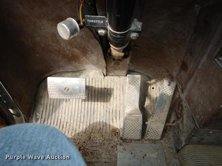 image for item DC0432 1987 Freightliner FLC Classic semi truck