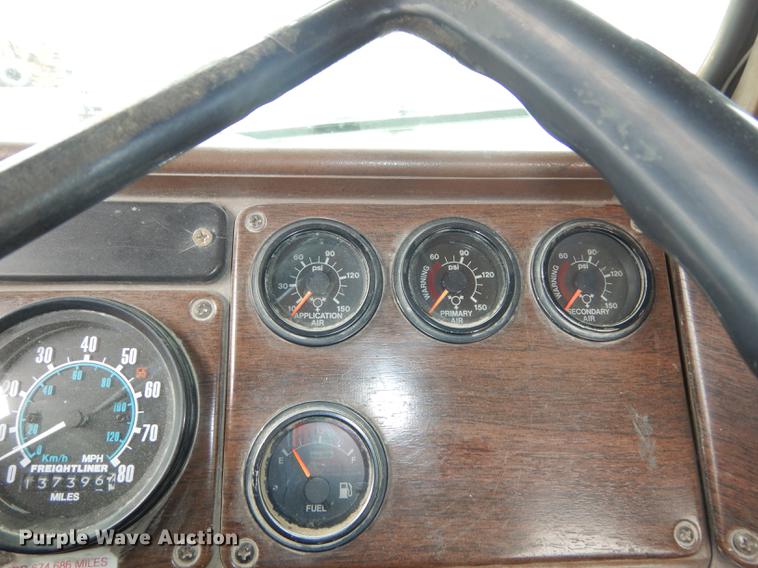 image for item DC0432 1987 Freightliner FLC Classic semi truck