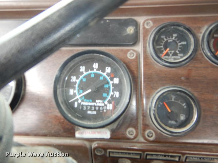 image for item DC0432 1987 Freightliner FLC Classic semi truck