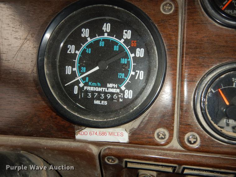 image for item DC0432 1987 Freightliner FLC Classic semi truck