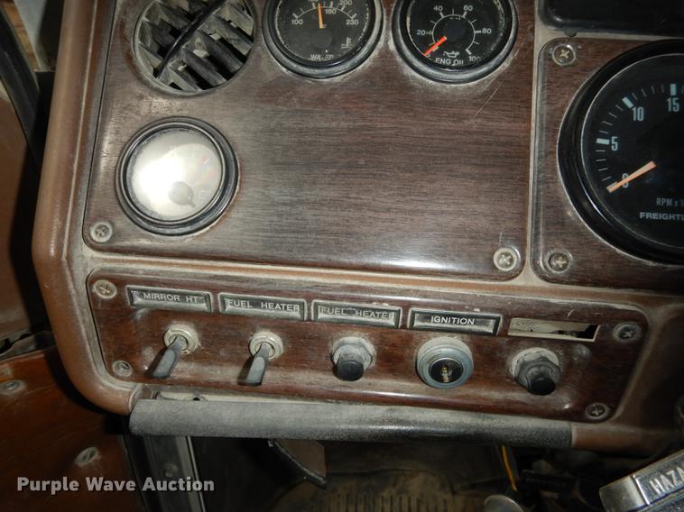 image for item DC0432 1987 Freightliner FLC Classic semi truck