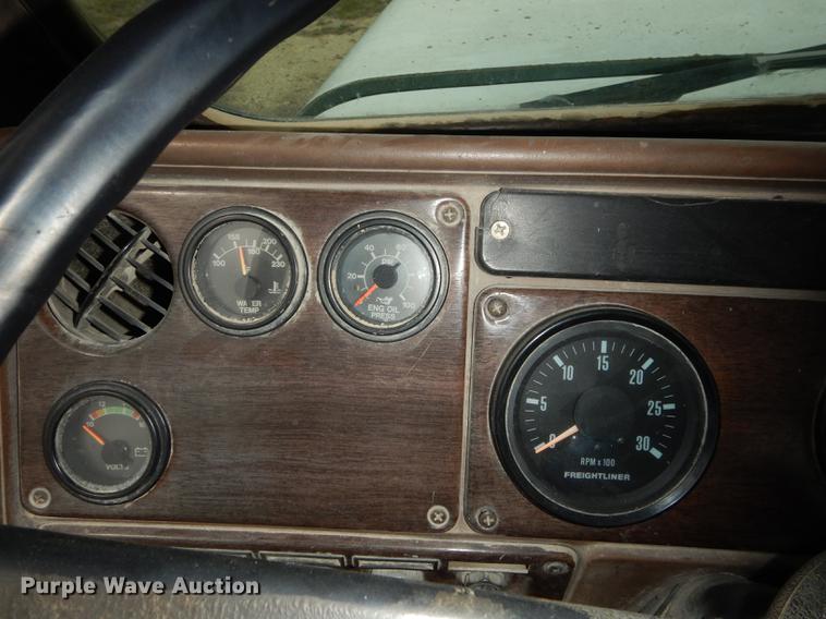 image for item DC0432 1987 Freightliner FLC Classic semi truck