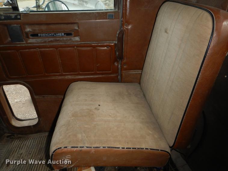 image for item DC0432 1987 Freightliner FLC Classic semi truck